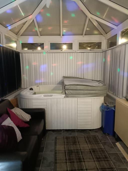 Big Fireplace Aga Hot Tub Wet Room Barn Garage Llanelli Luaran gambar
