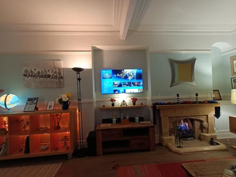 Big Fireplace Aga Hot Tub Wet Room Barn Garage Llanelli Luaran gambar