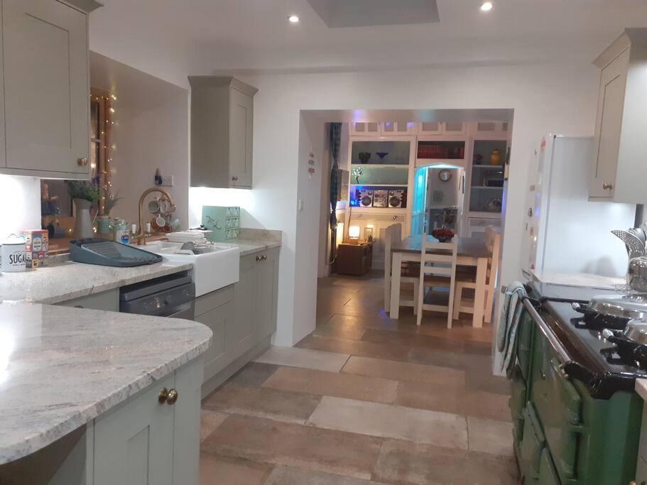 Big Fireplace Aga Hot Tub Wet Room Barn Garage Llanelli Luaran gambar