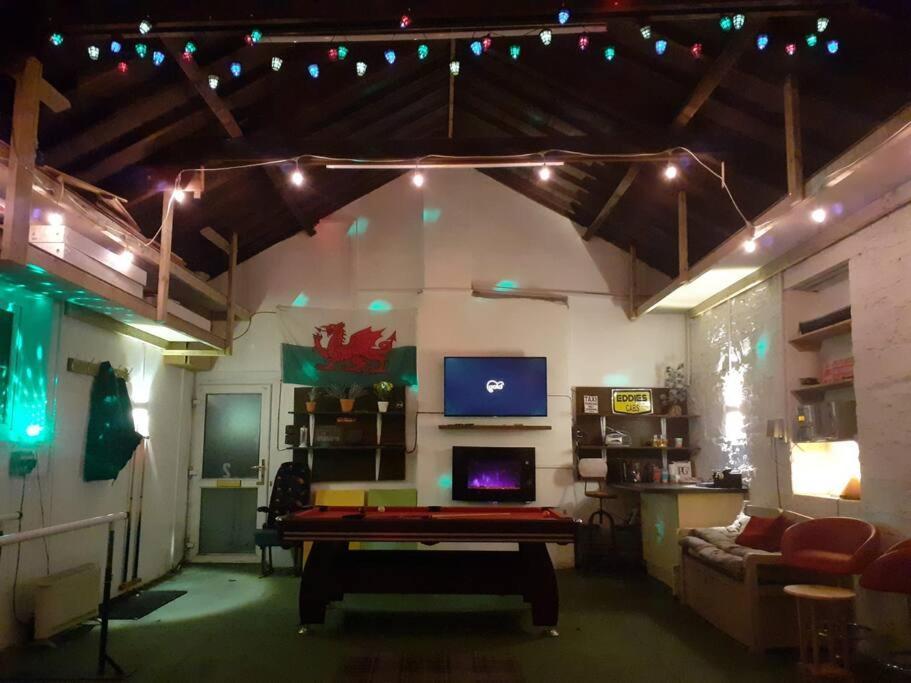 Big Fireplace Aga Hot Tub Wet Room Barn Garage Llanelli Luaran gambar
