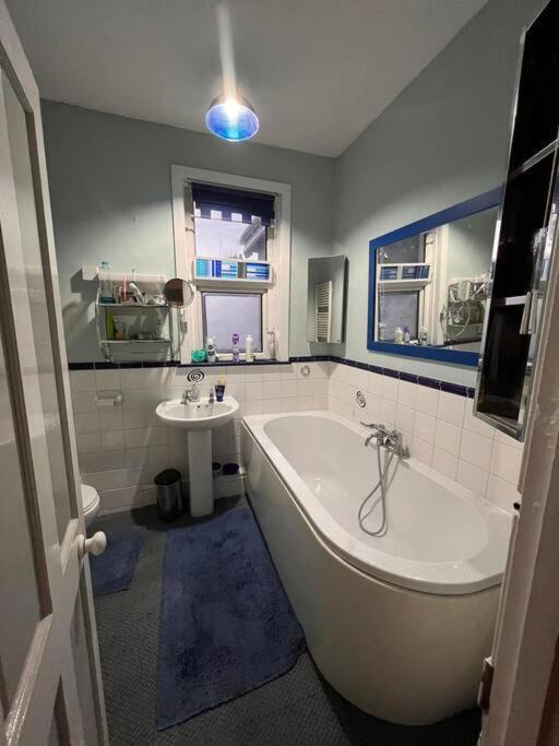 Big Fireplace Aga Hot Tub Wet Room Barn Garage Llanelli Luaran gambar