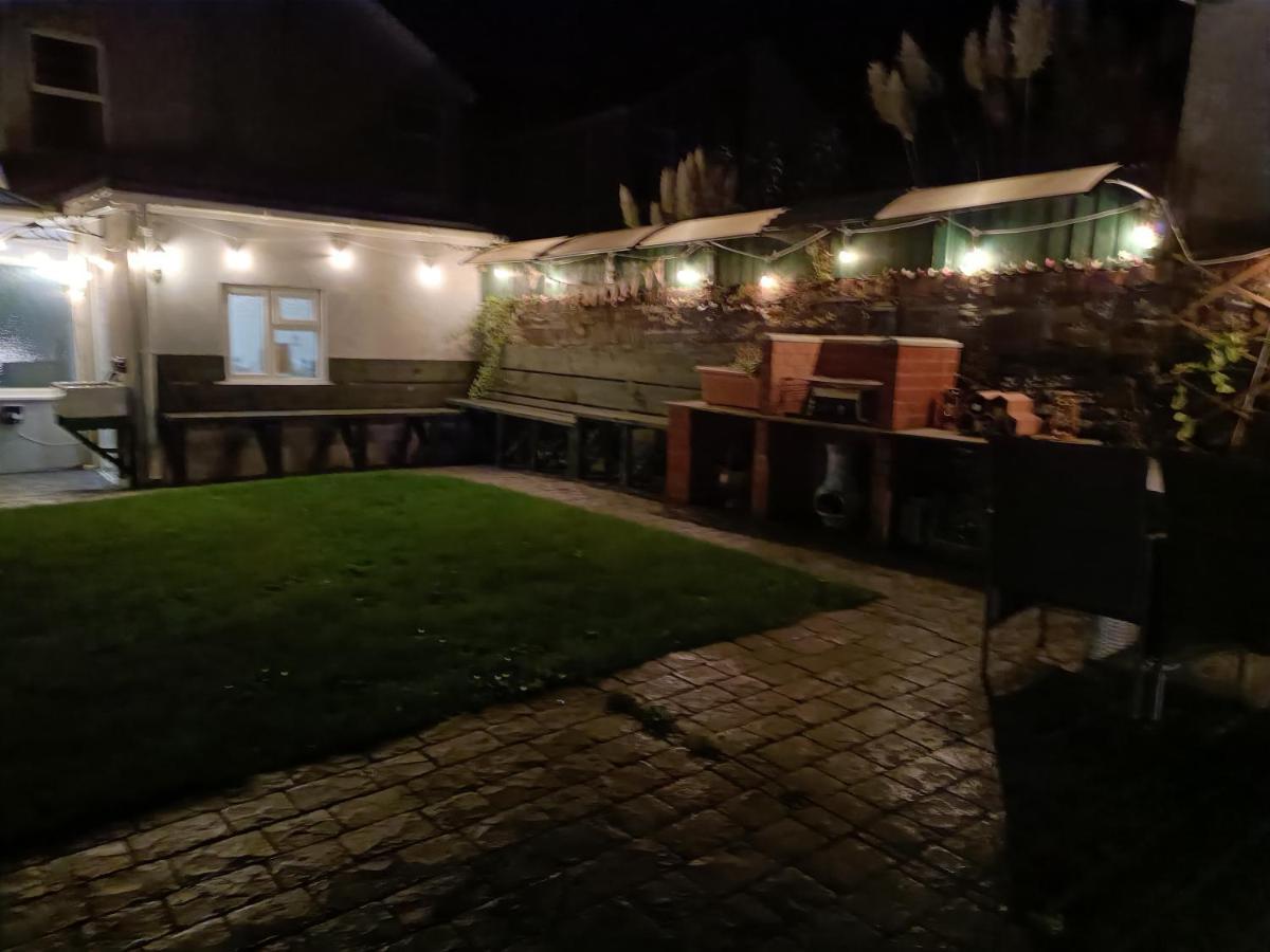 Big Fireplace Aga Hot Tub Wet Room Barn Garage Llanelli Luaran gambar